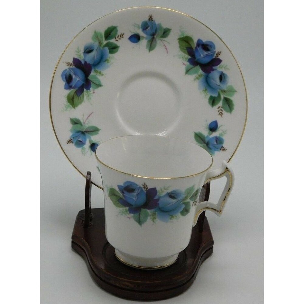 ROYAL CHELSEA GARLAND NECKLACE OF BLUE ROSES TEACUP & SAUCER